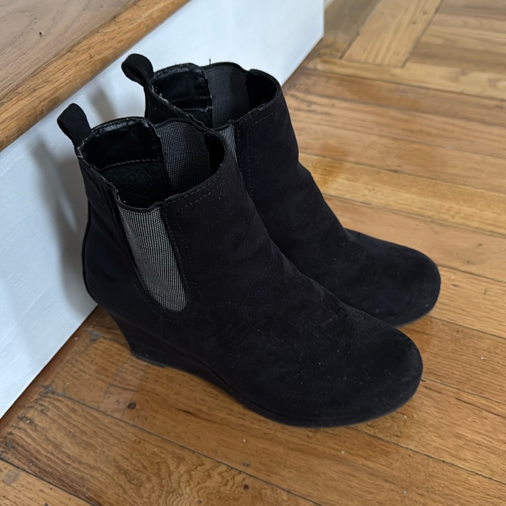 Black wedge boots -size 7